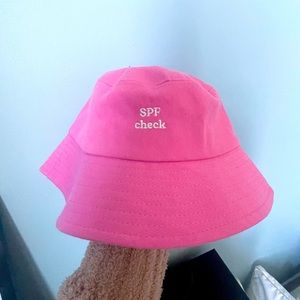 “SPF check” bucket hat